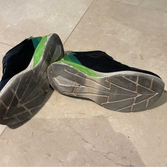 Sketchers Size 2 kids - Picture 3 of 5